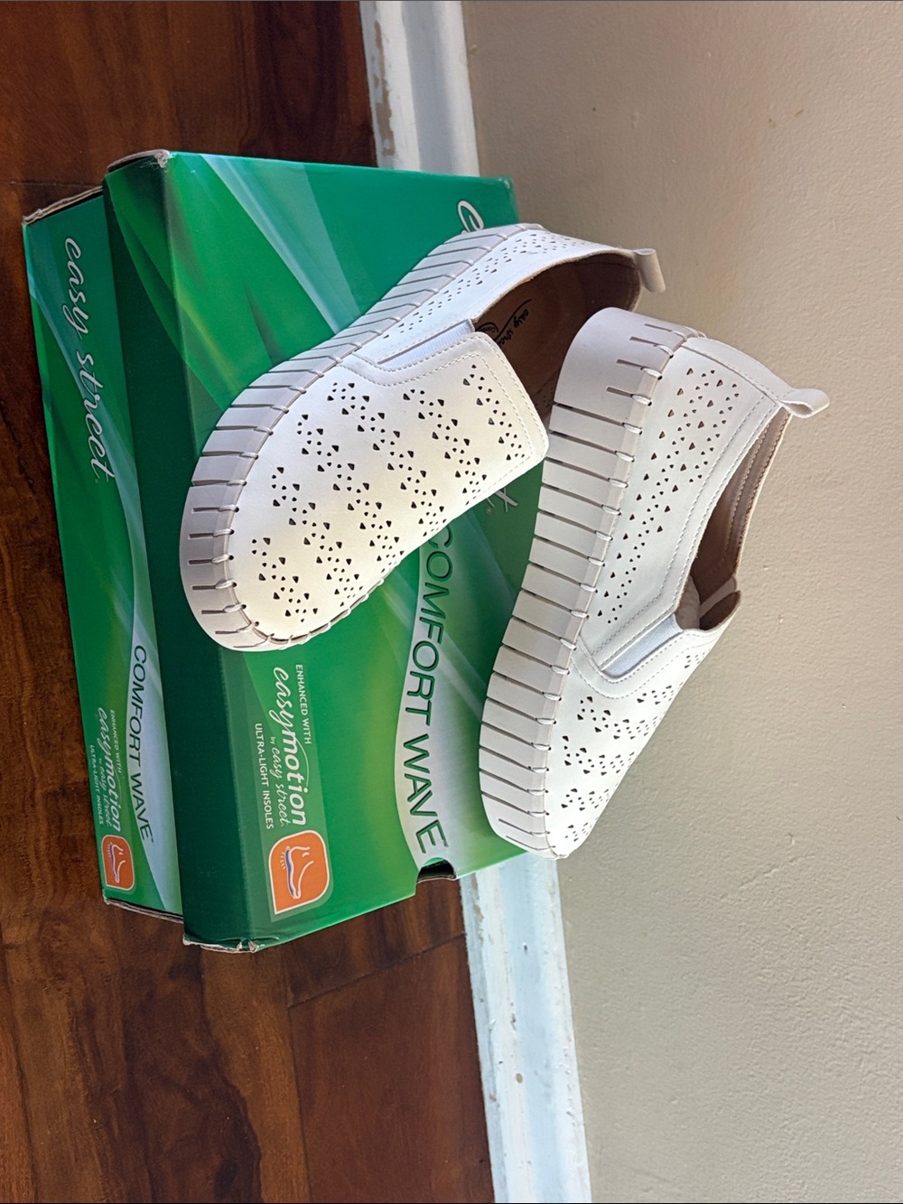 easy street White Perforated Slip-On Platform Moccasins Size 5.5